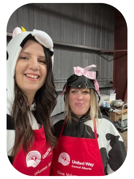 2 volunteers wearing cow costumes for the Cow Patty Bingo